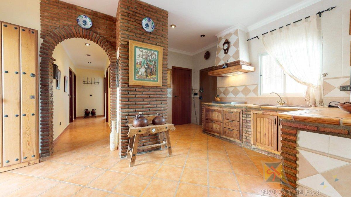 For sale of house in Almogía
