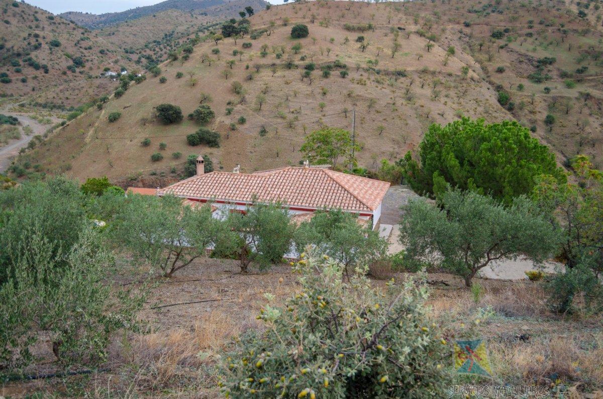 For sale of house in Almogía
