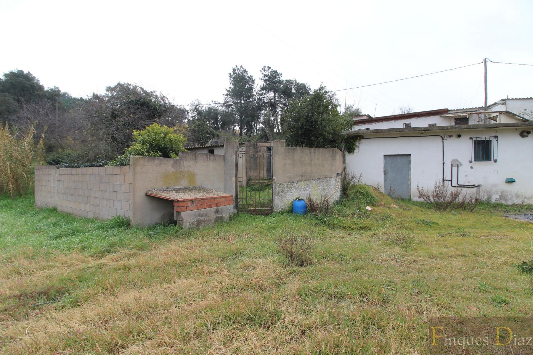 Venta de finca rústica en Palafolls