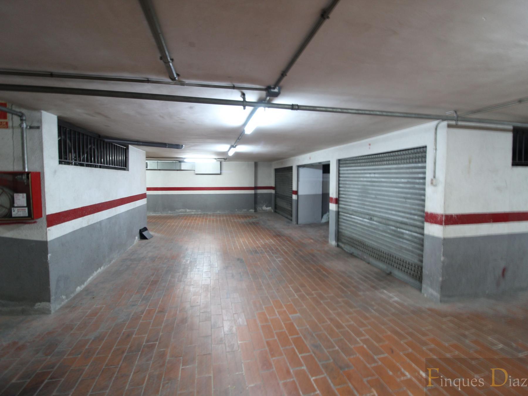 For sale of garage in Blanes