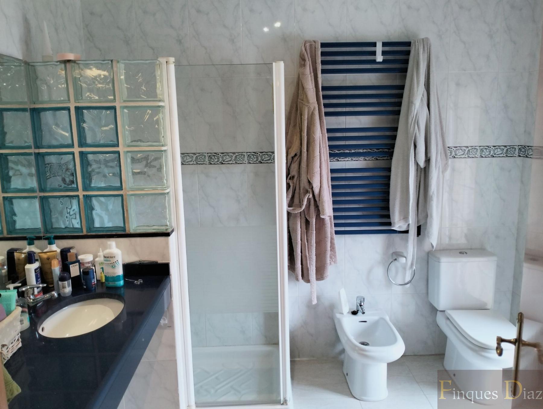 Suite bathroom