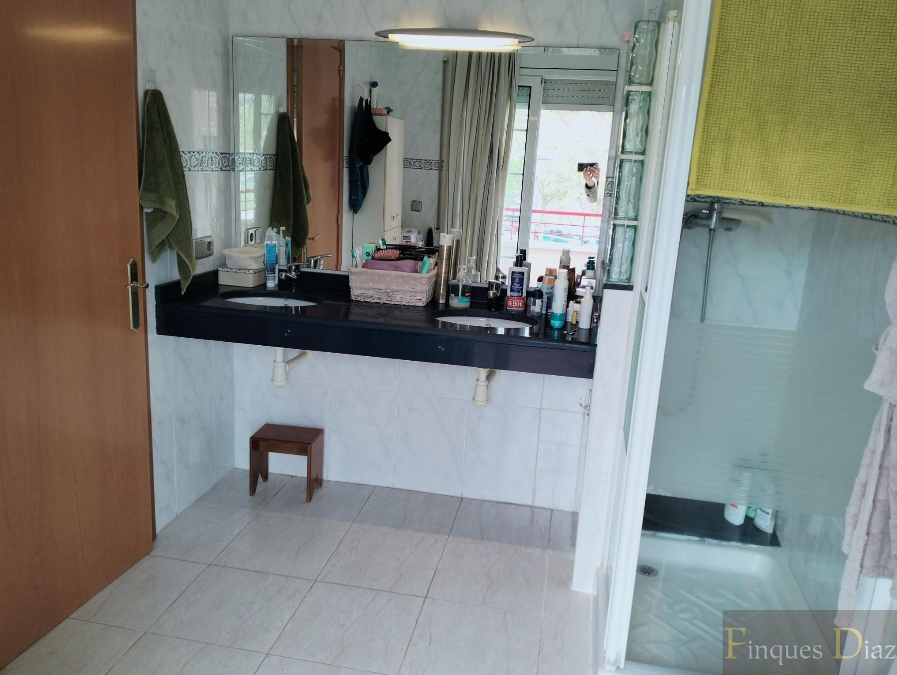 Suite bathroom