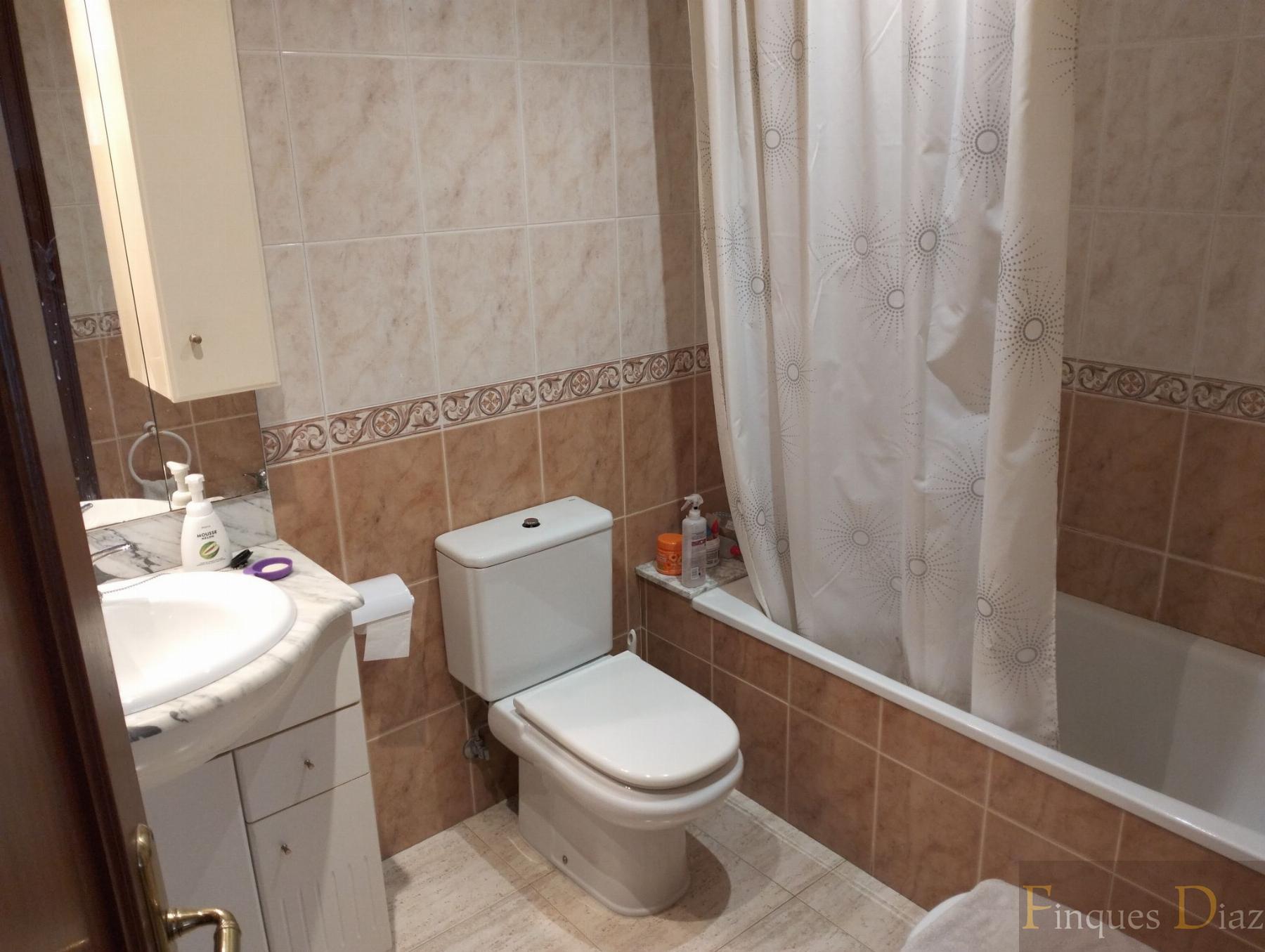 Suite bathroom