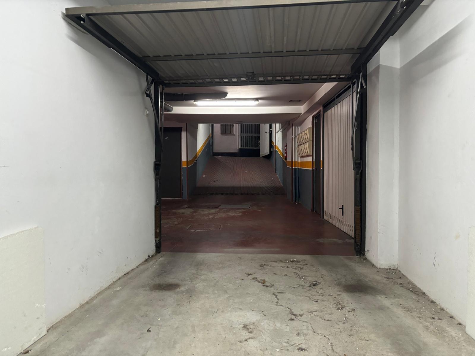 For sale of garage in San Fernando