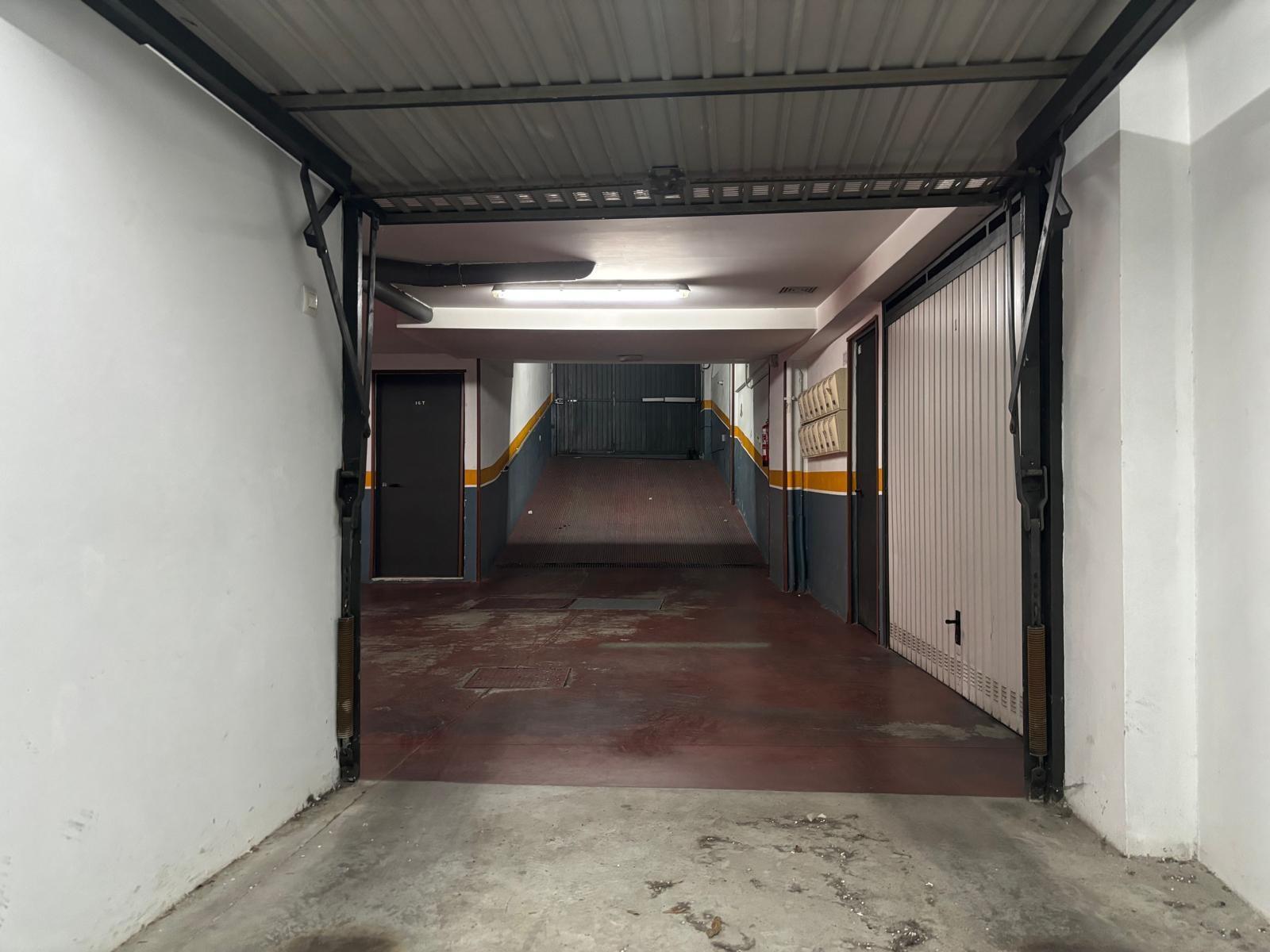 For sale of garage in San Fernando