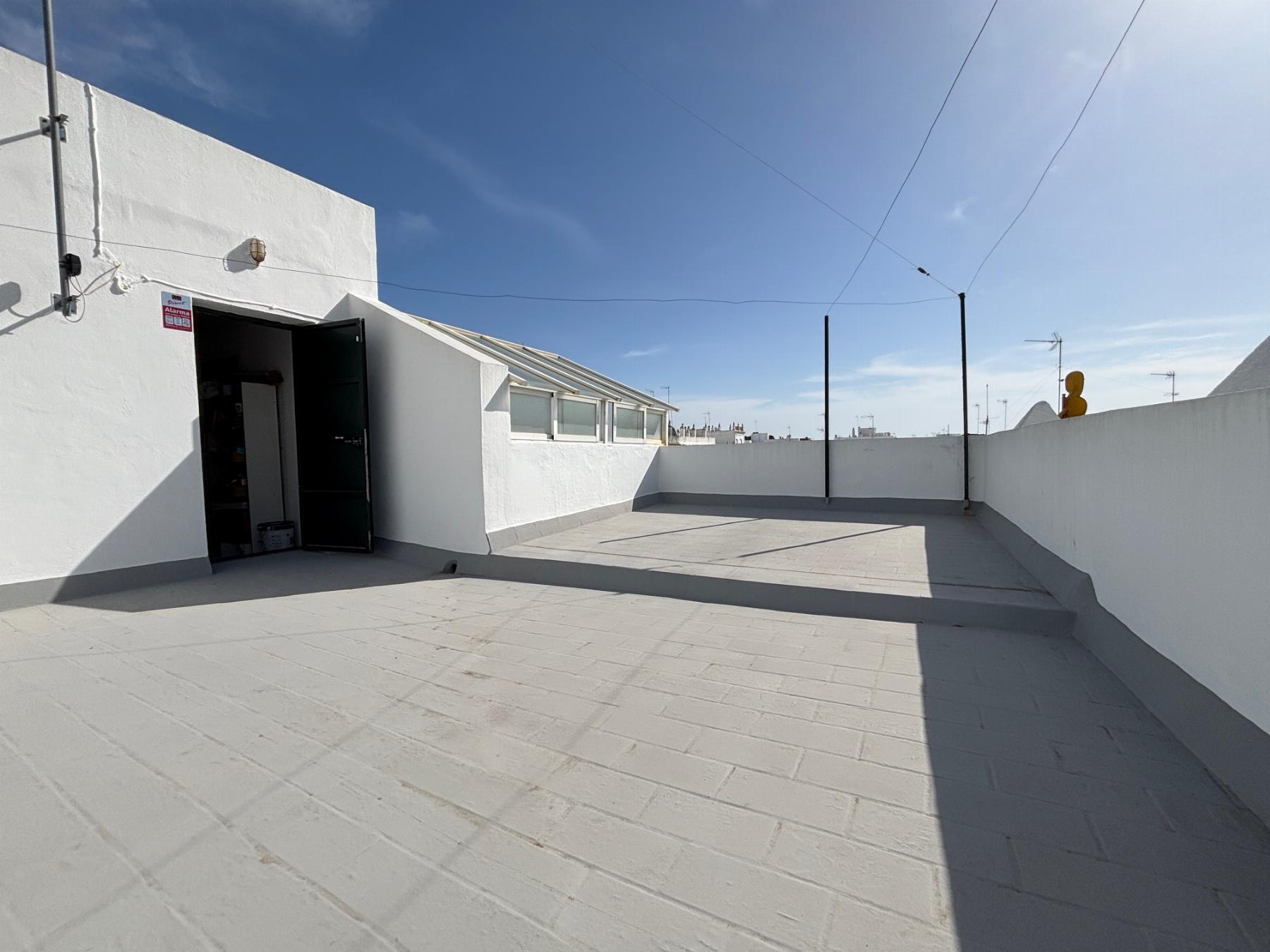 For sale of house in San Fernando