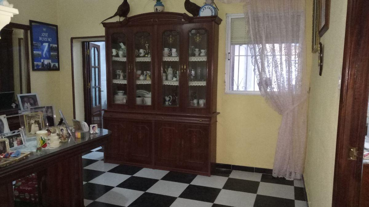 For sale of house in San Fernando