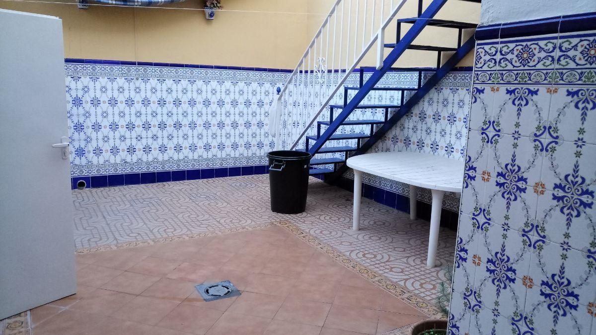 For sale of house in San Fernando