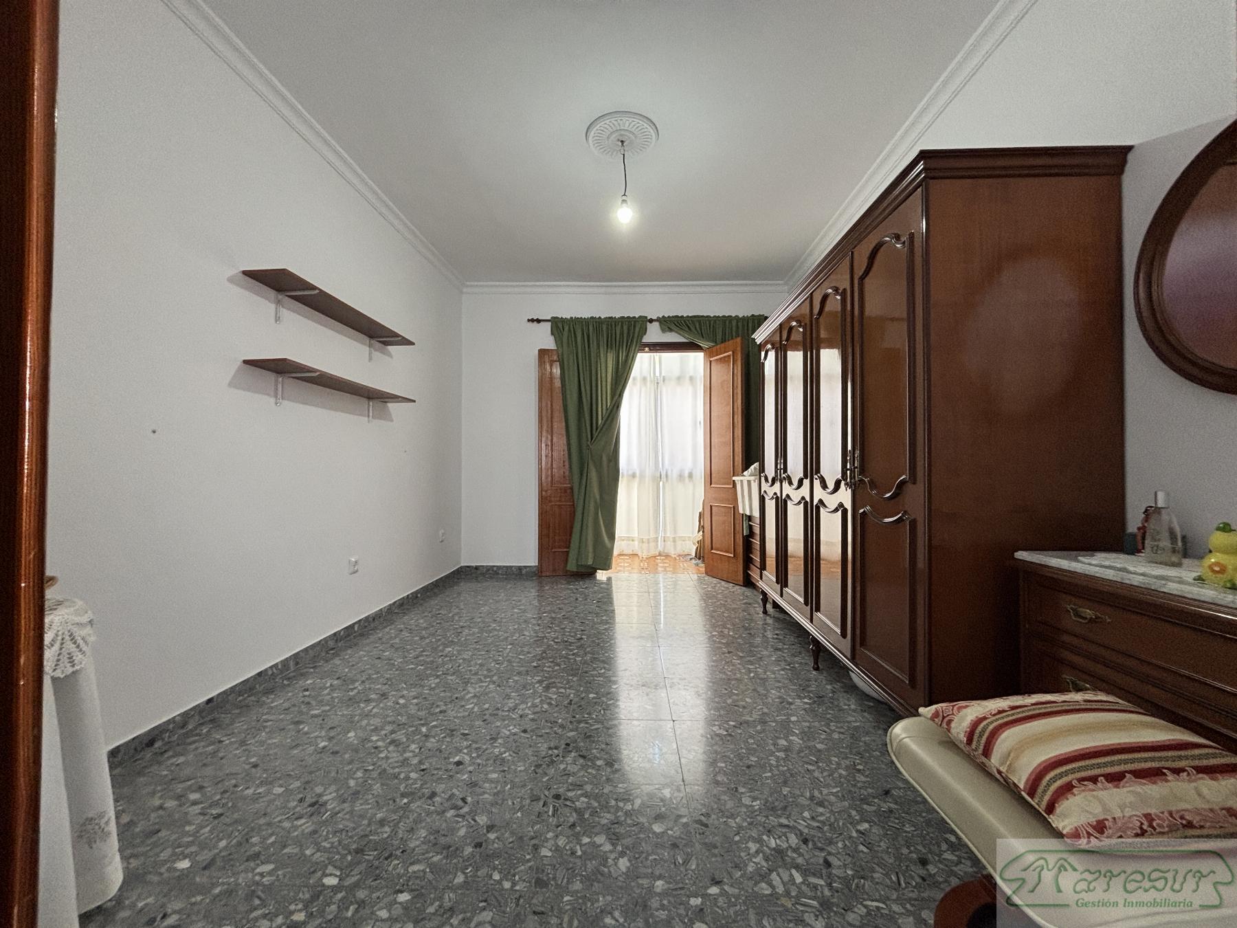 For sale of house in San Fernando