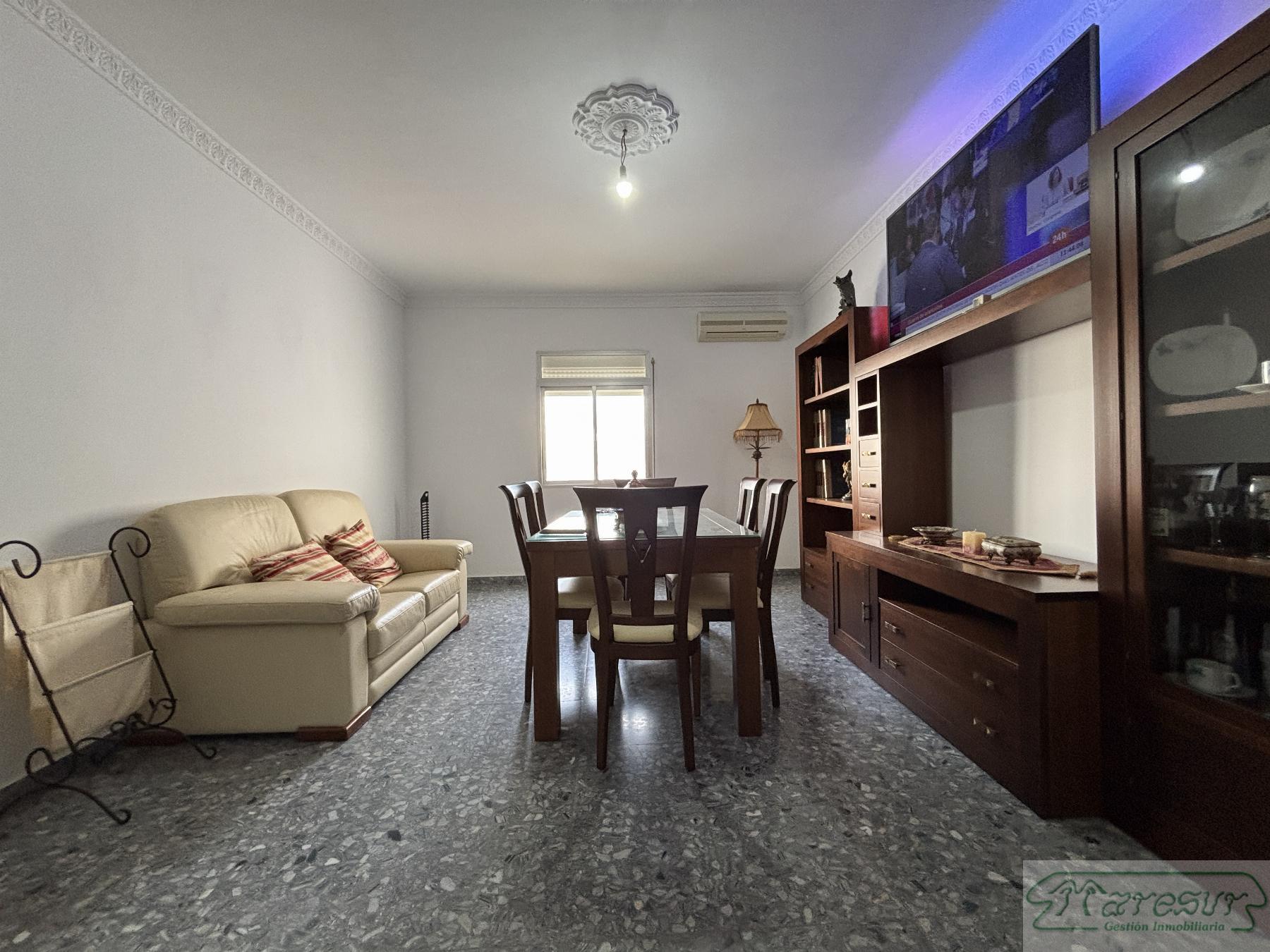For sale of house in San Fernando