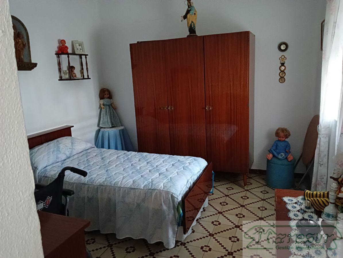 For sale of house in San Fernando