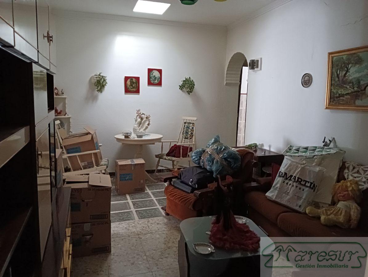 For sale of house in San Fernando
