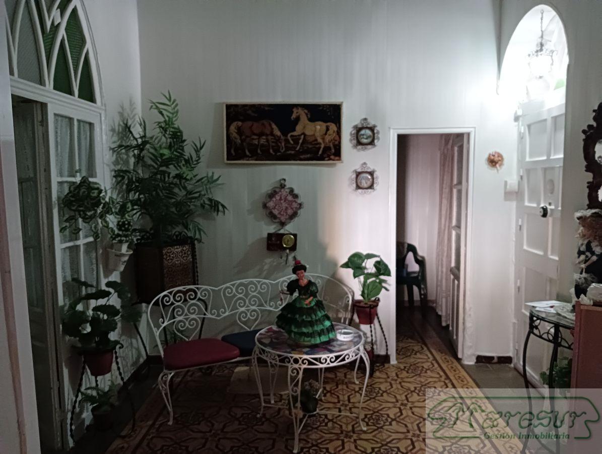 For sale of house in San Fernando