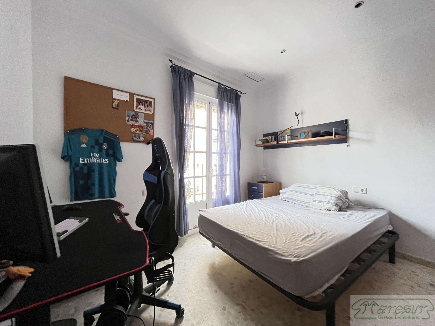 For sale of house in San Fernando