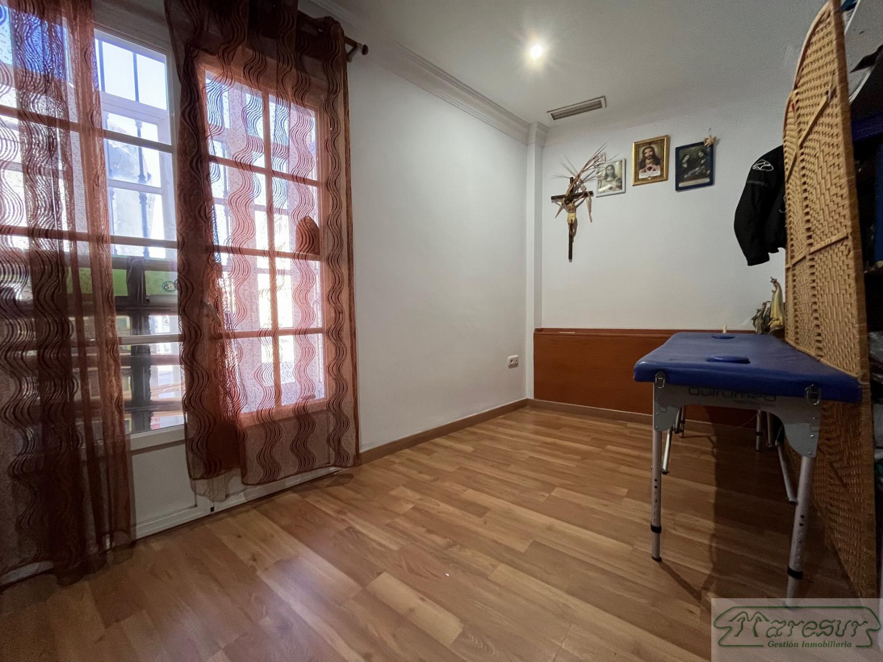 For sale of house in San Fernando