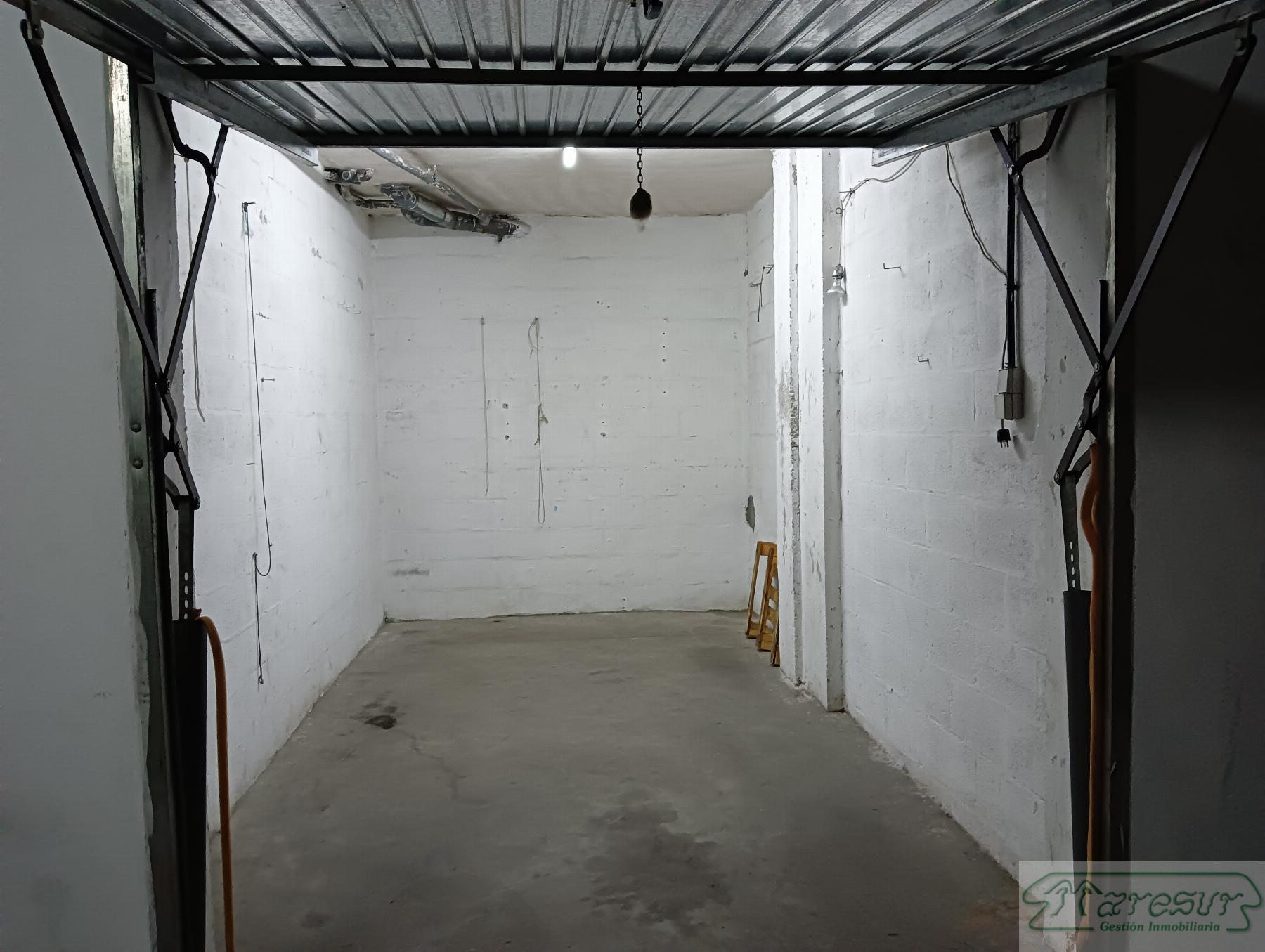 For sale of garage in San Fernando