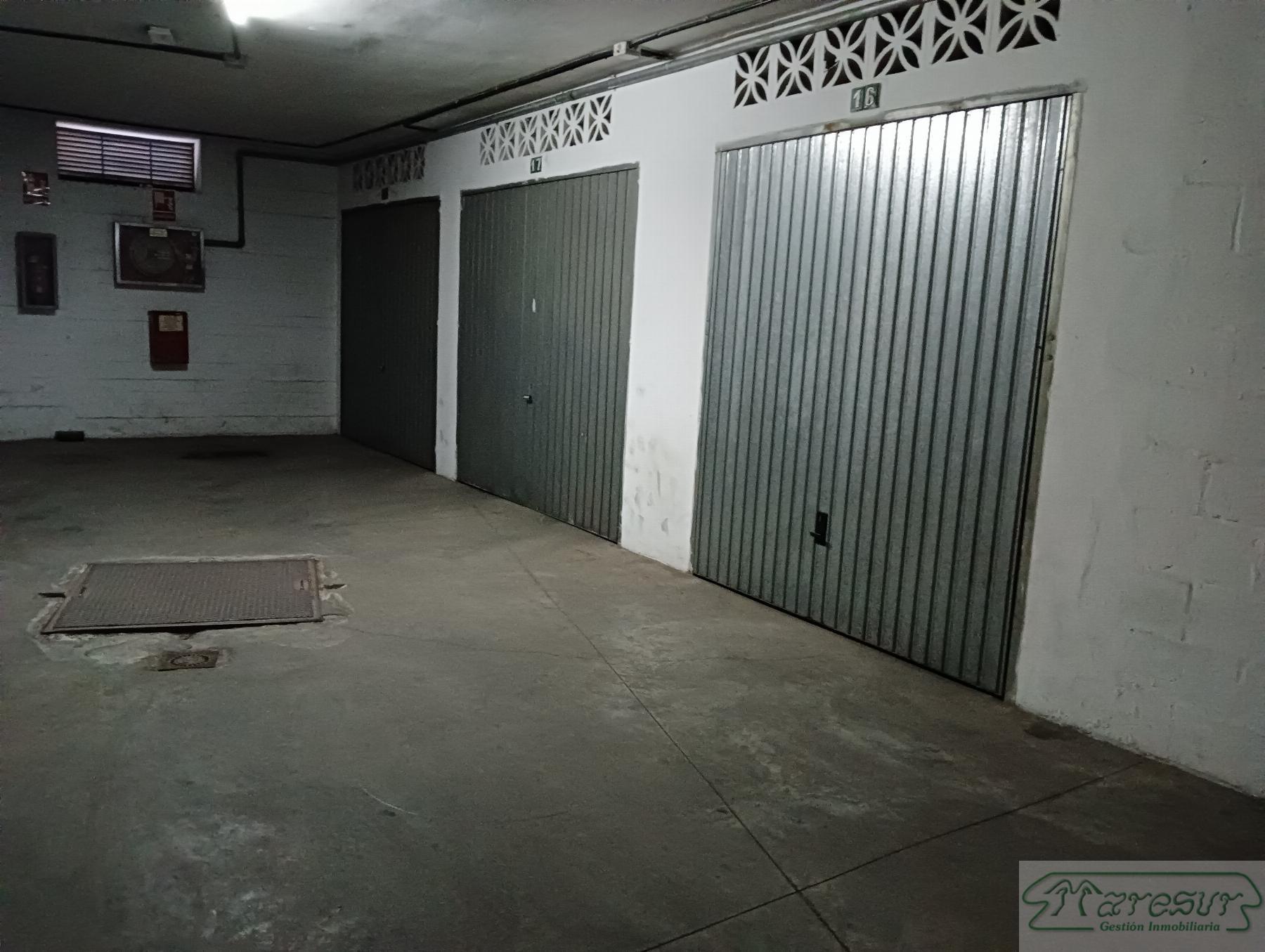 For sale of garage in San Fernando