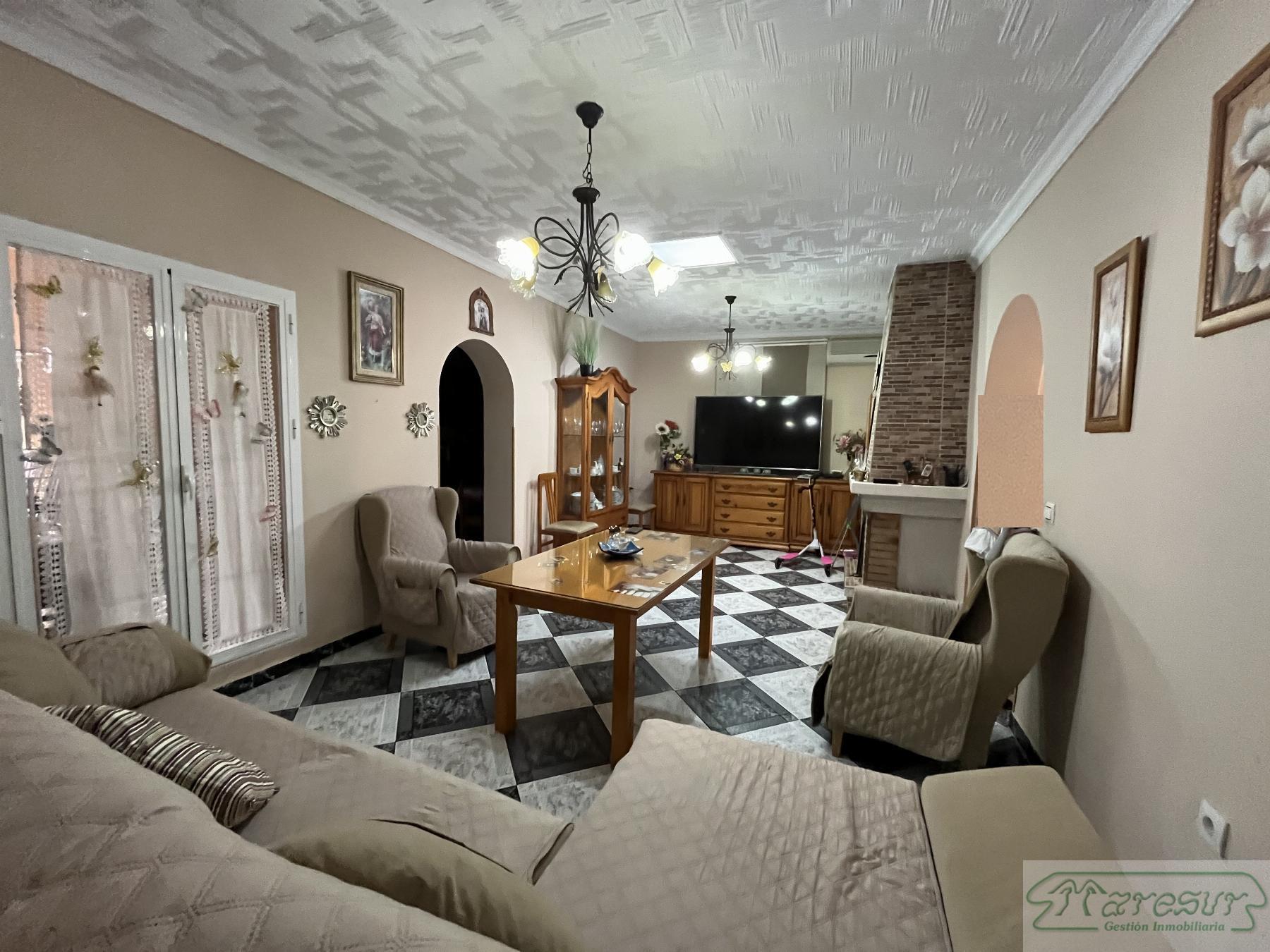 For sale of house in San Fernando