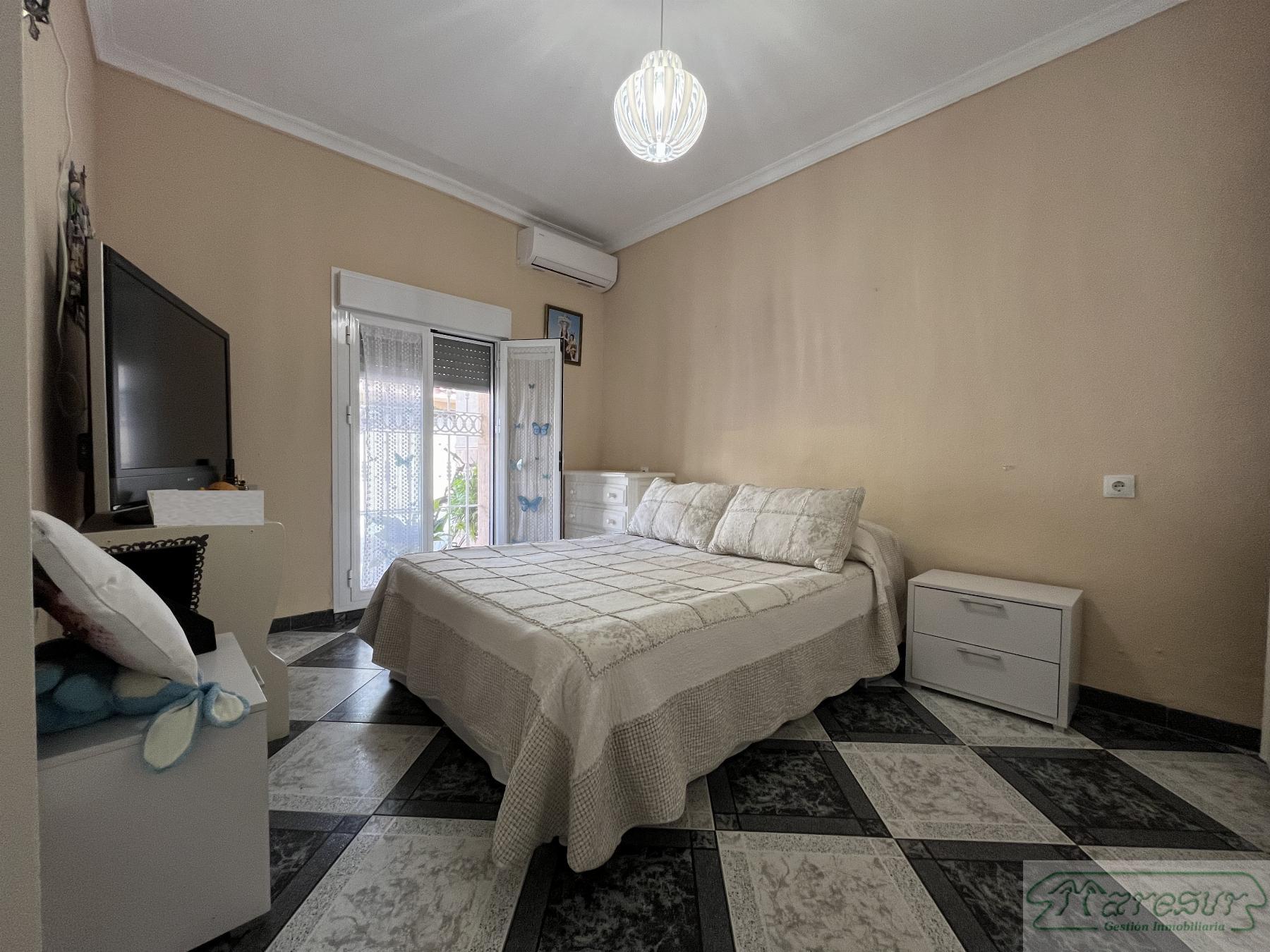 For sale of house in San Fernando