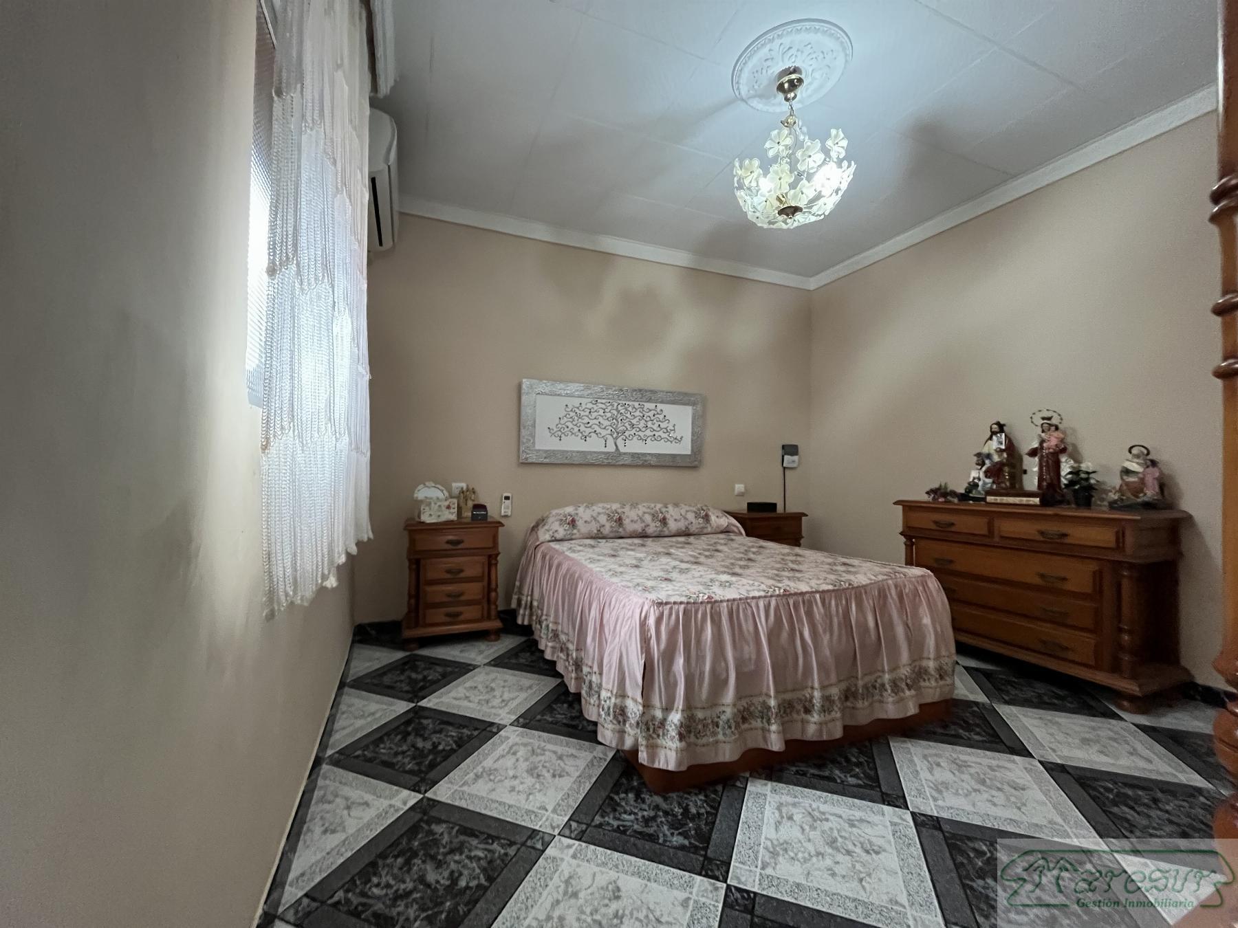 For sale of house in San Fernando