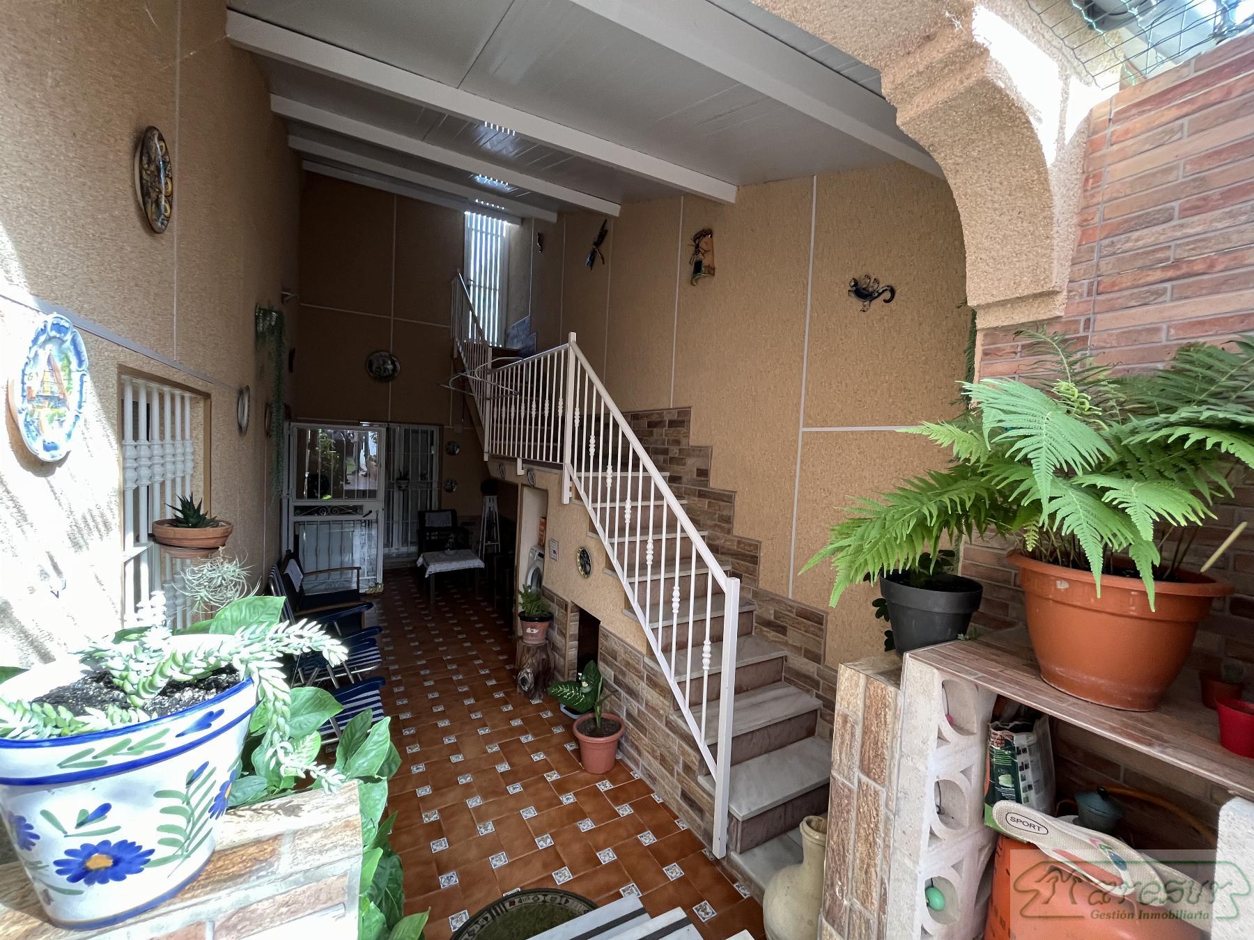 For sale of house in San Fernando
