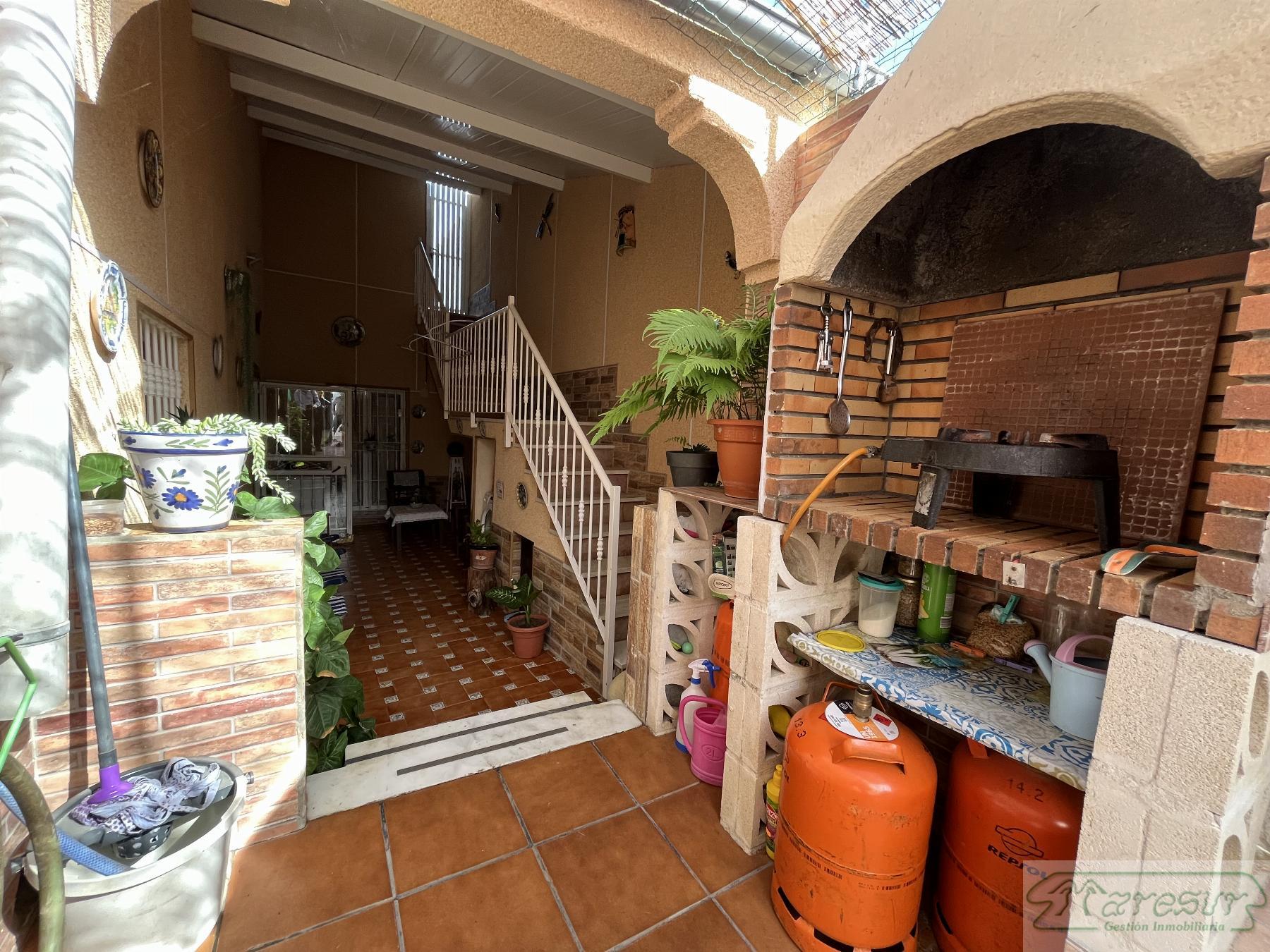 For sale of house in San Fernando