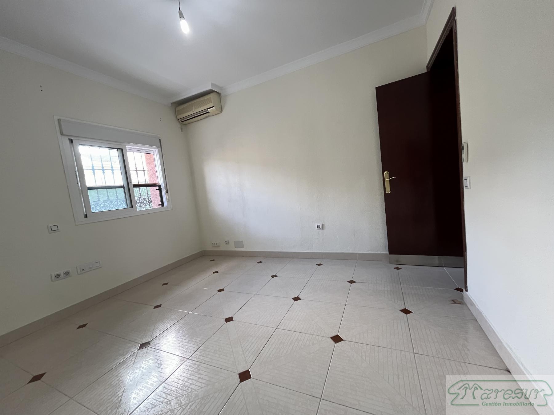 For sale of house in San Fernando