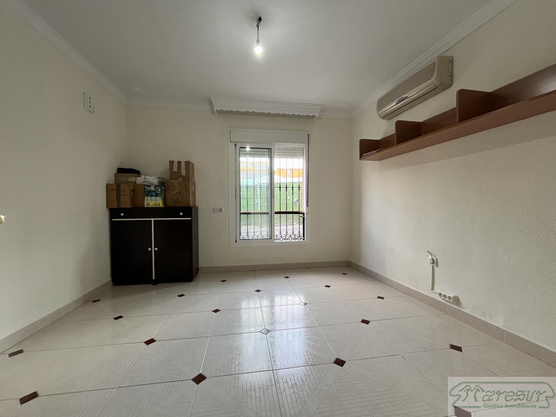 For sale of house in San Fernando