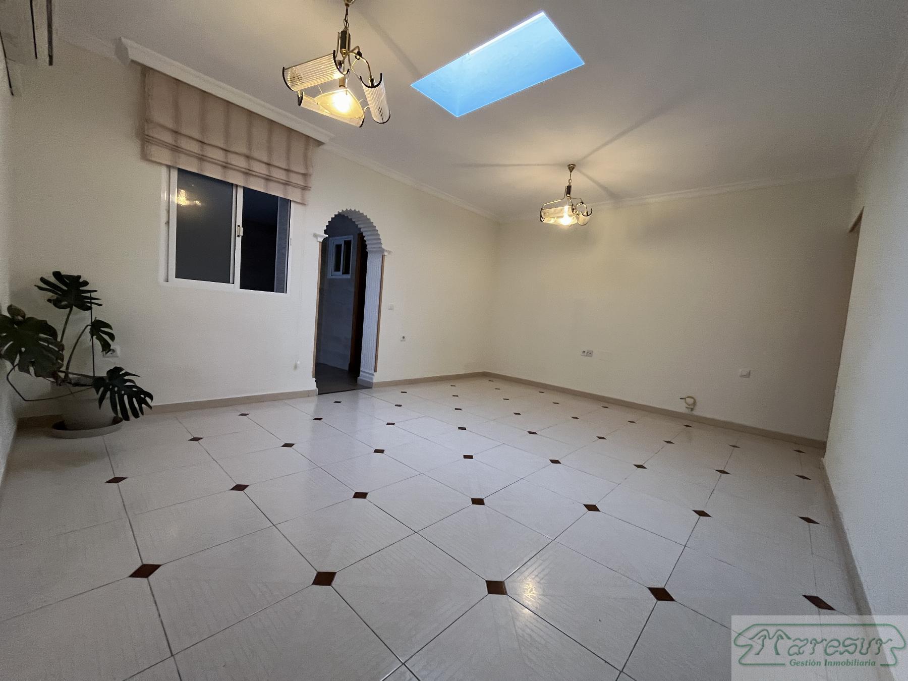 For sale of house in San Fernando