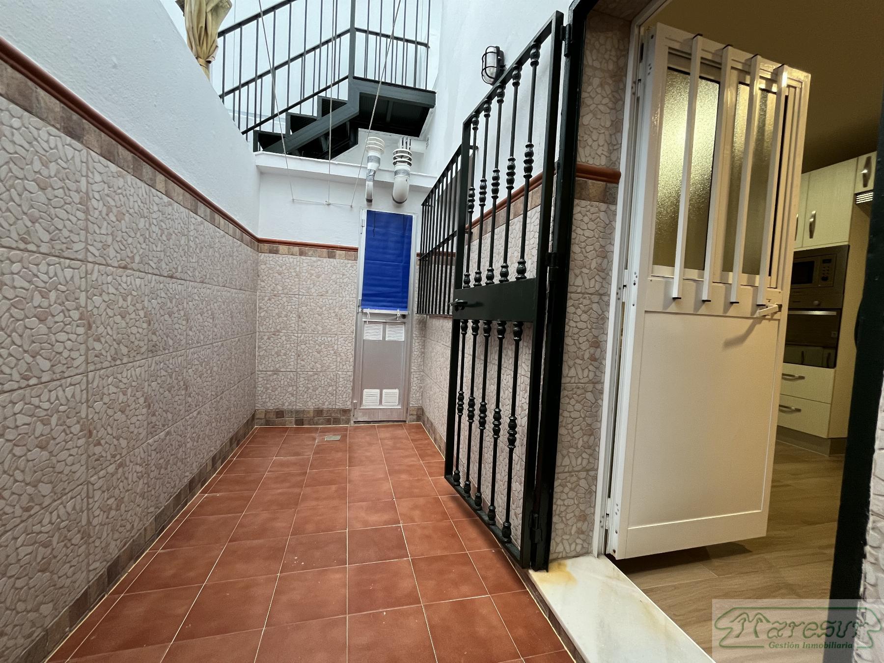 For sale of house in San Fernando