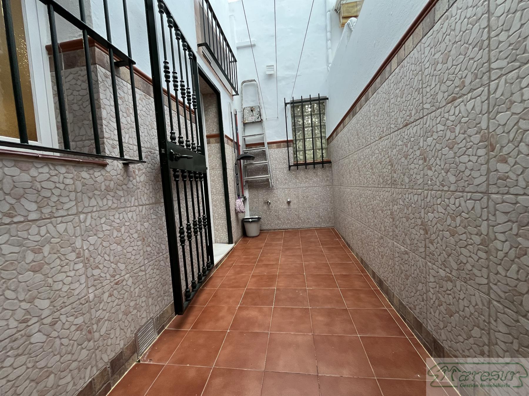 For sale of house in San Fernando