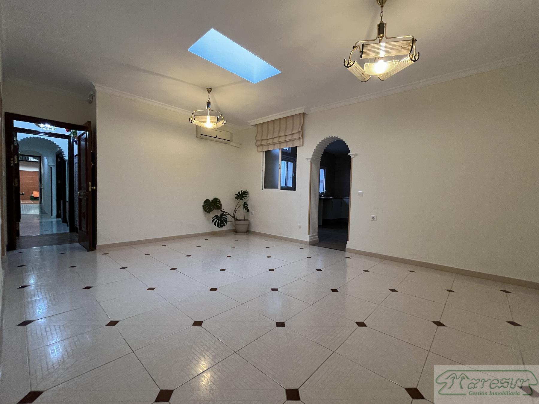 For sale of house in San Fernando