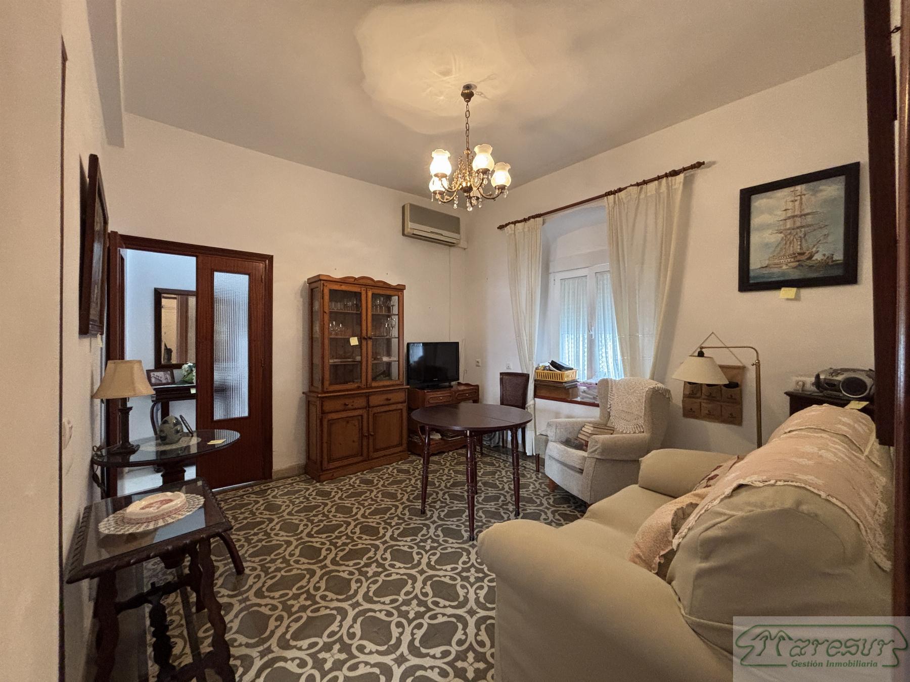 For sale of house in San Fernando