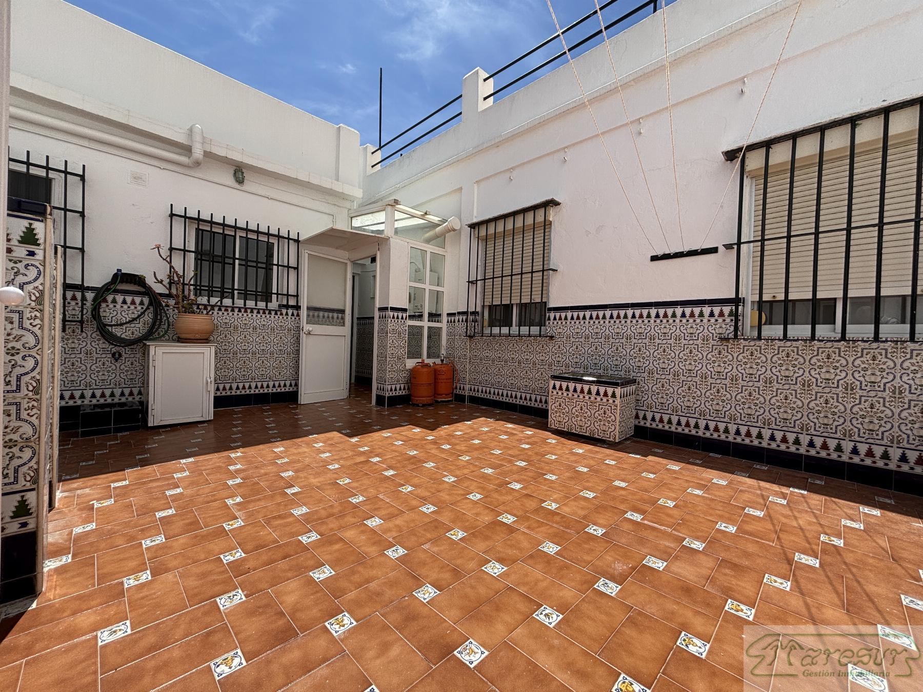 For sale of house in San Fernando
