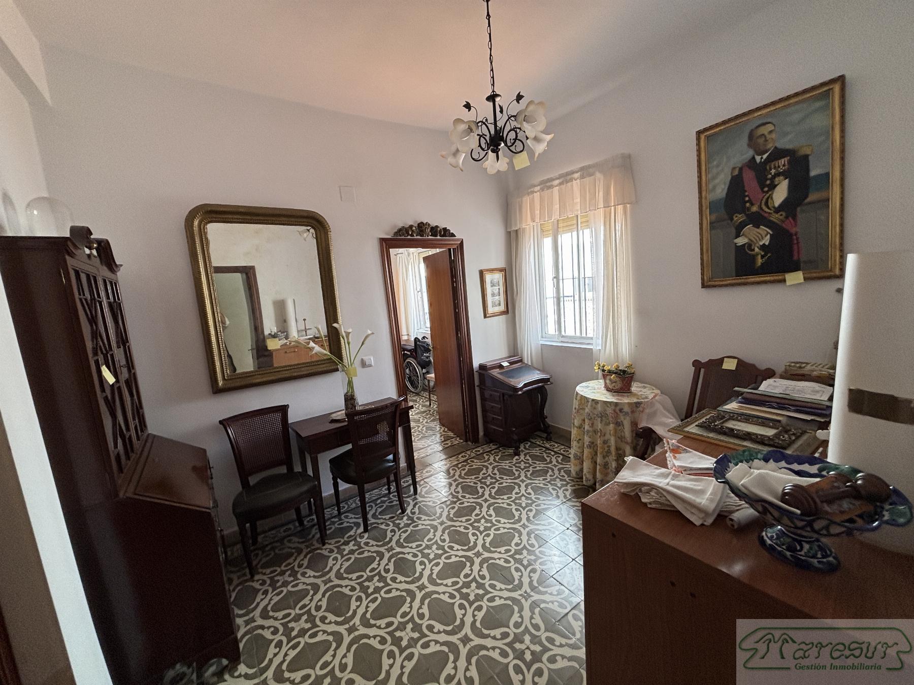 For sale of house in San Fernando