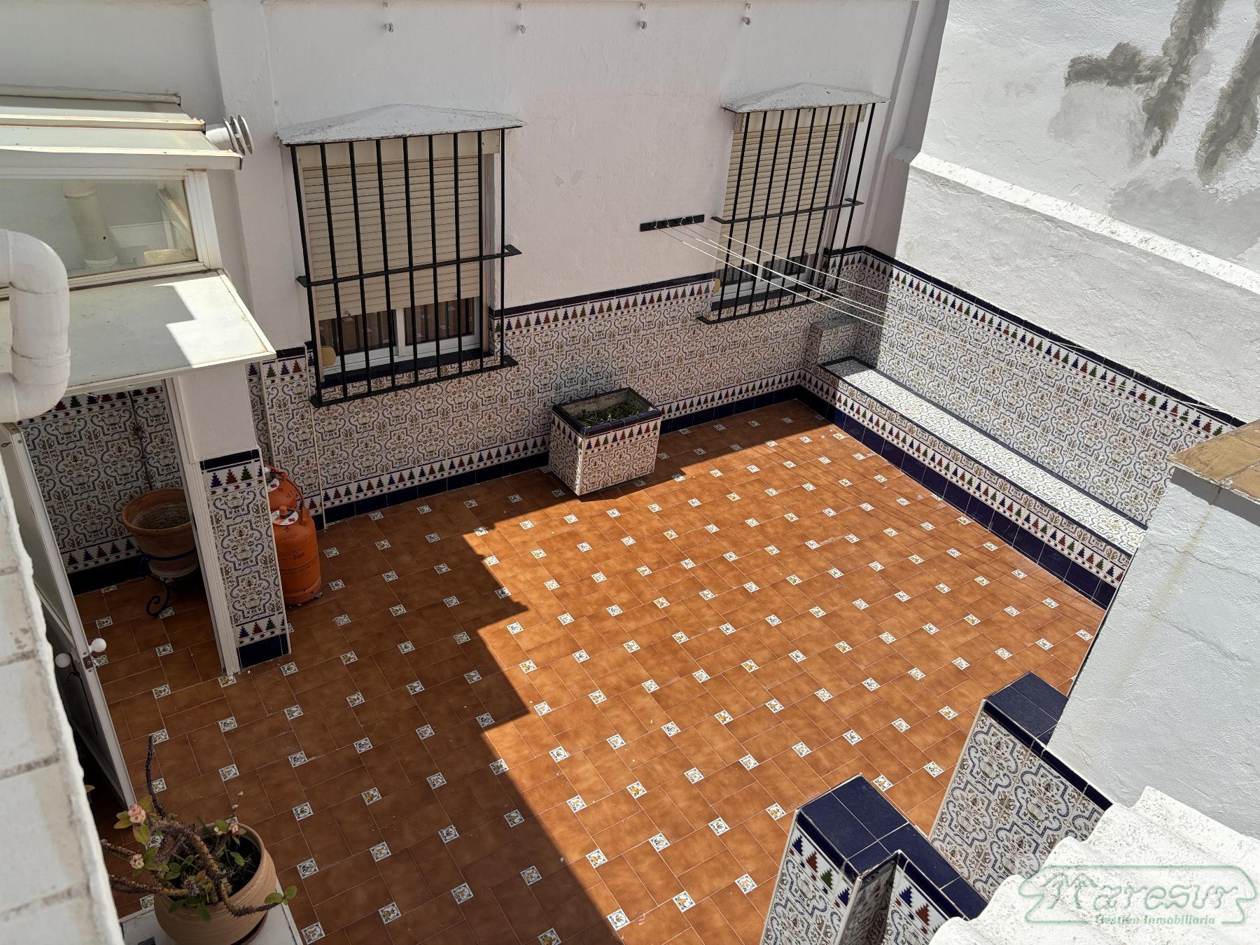 For sale of house in San Fernando