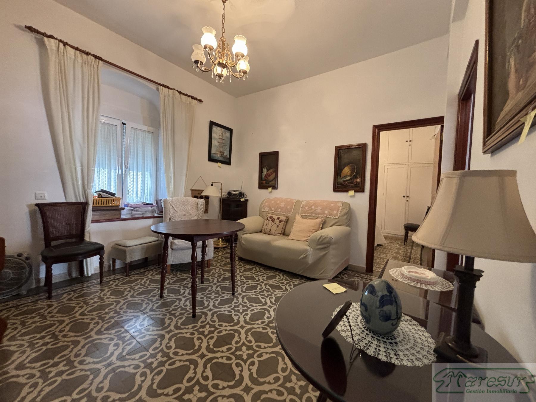 For sale of house in San Fernando