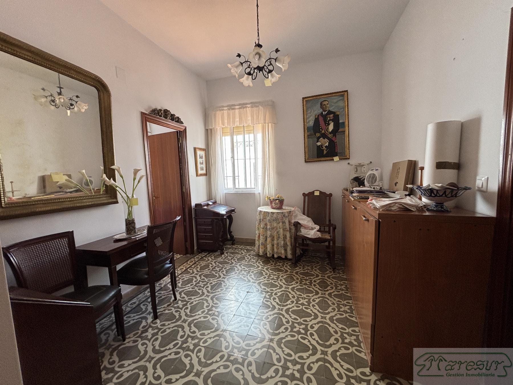 For sale of house in San Fernando