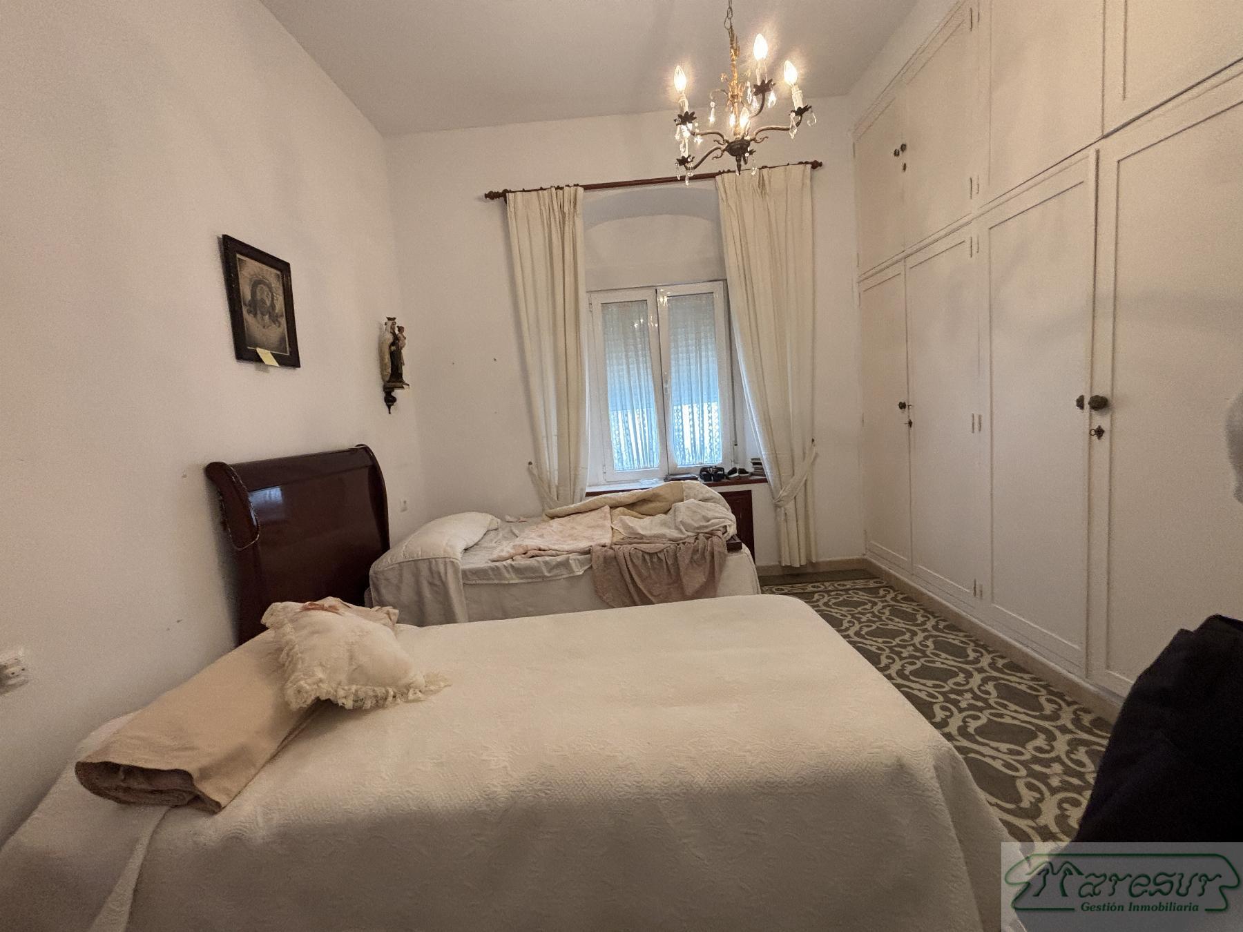 For sale of house in San Fernando