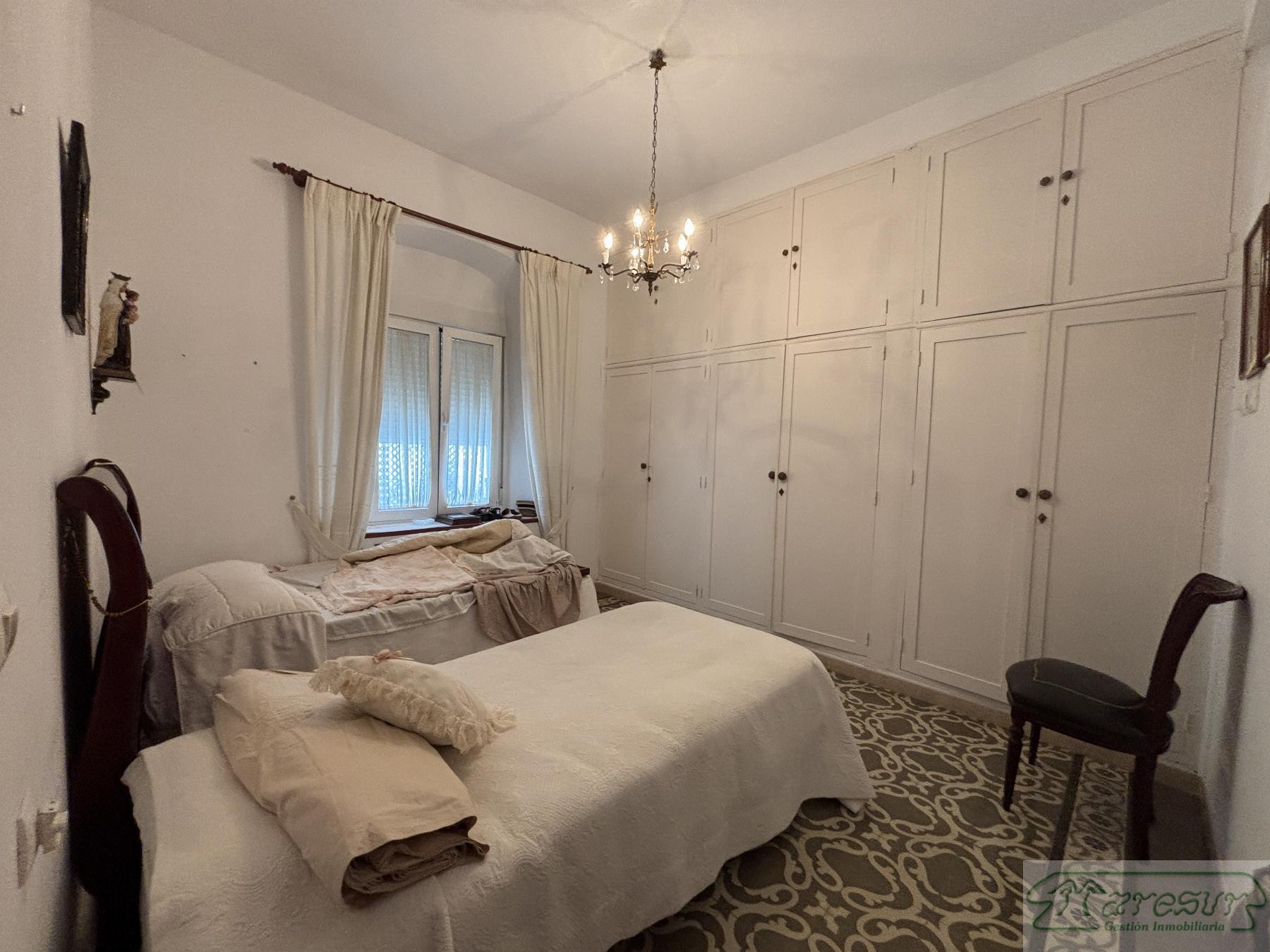 For sale of house in San Fernando