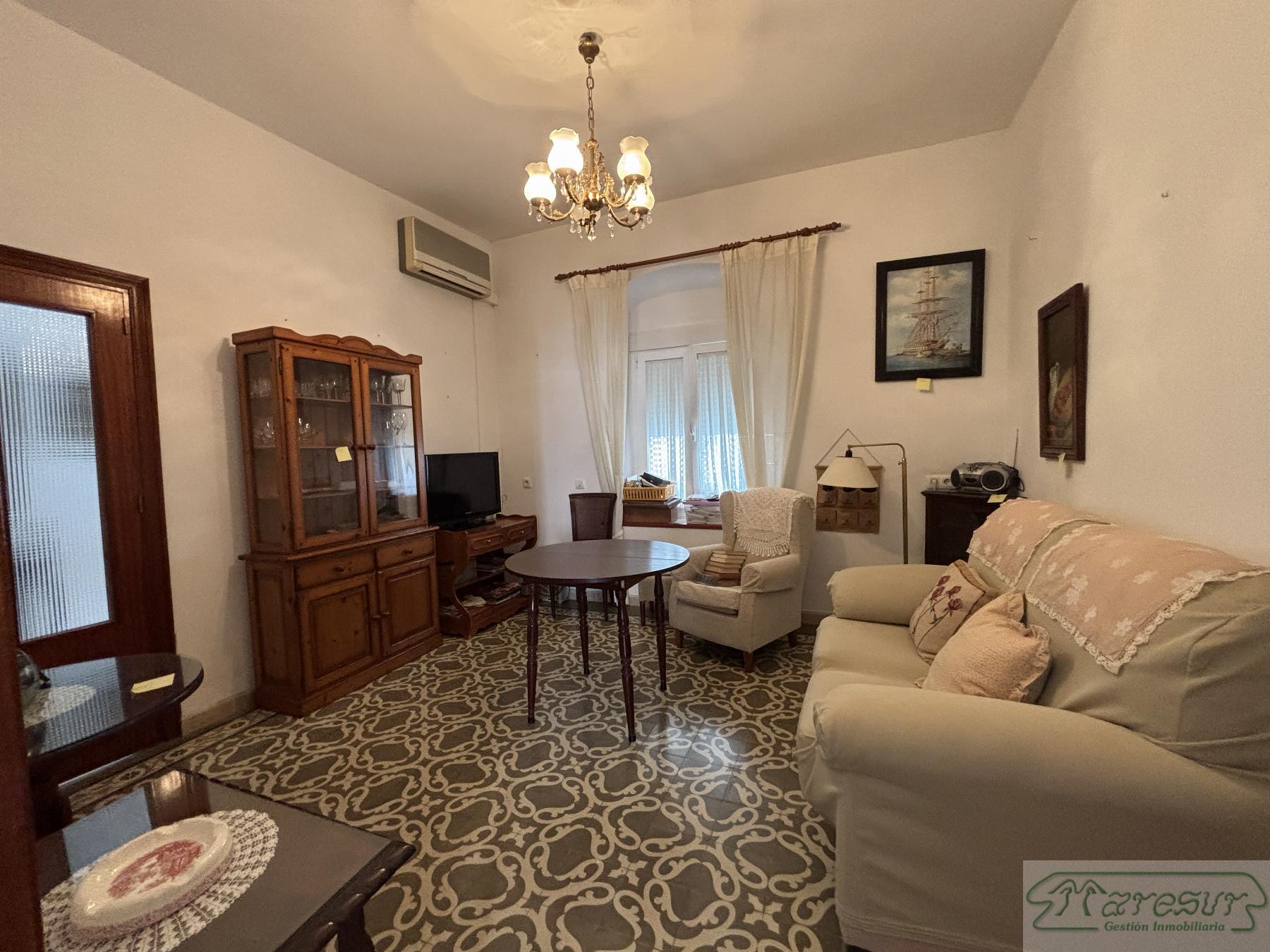 For sale of house in San Fernando