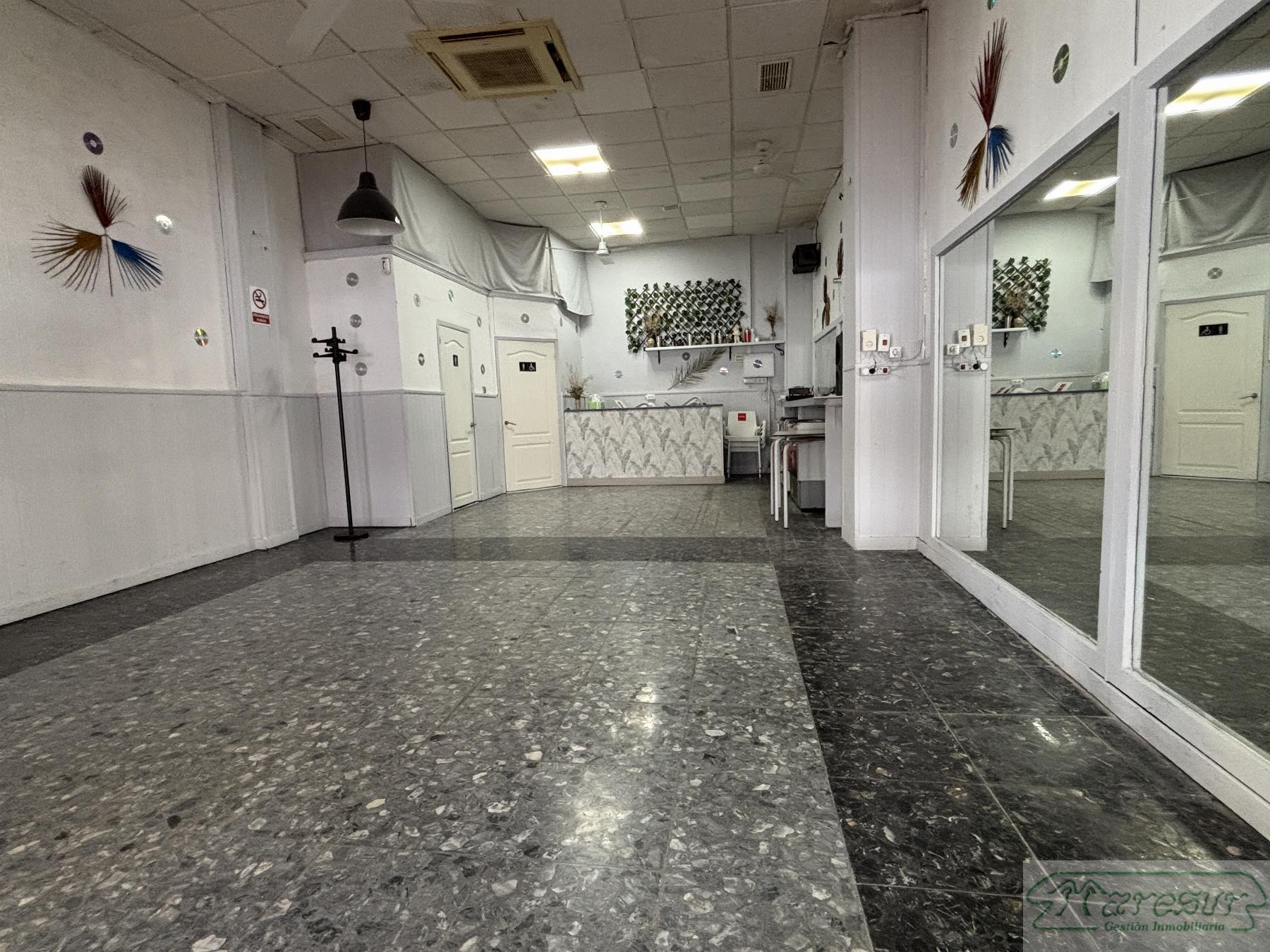 For sale of commercial in San Fernando
