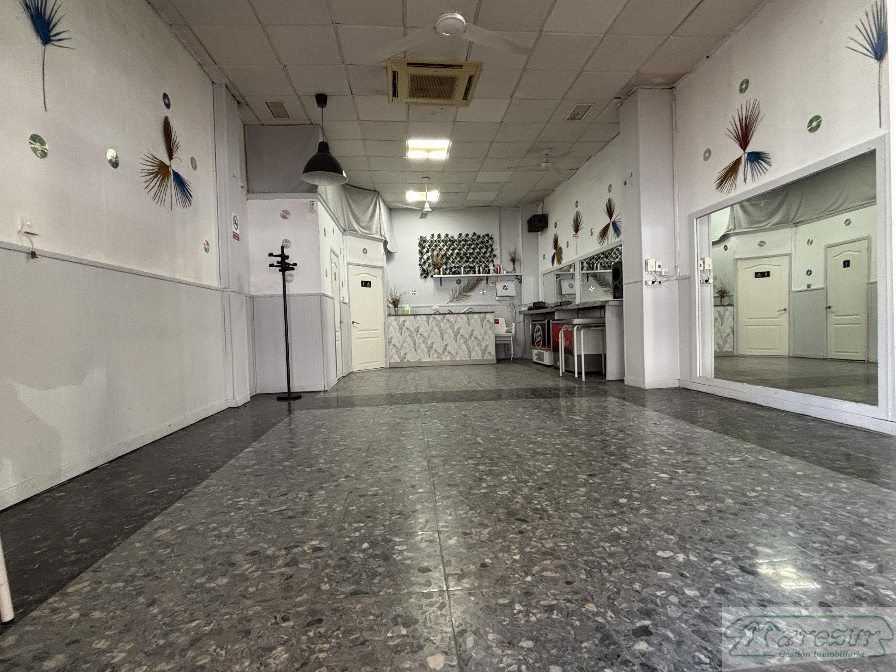 For sale of commercial in San Fernando
