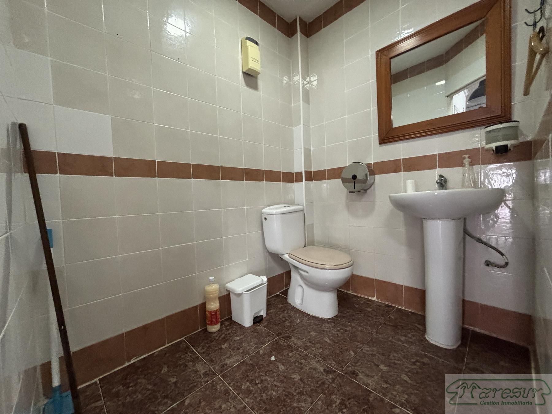 For sale of commercial in San Fernando