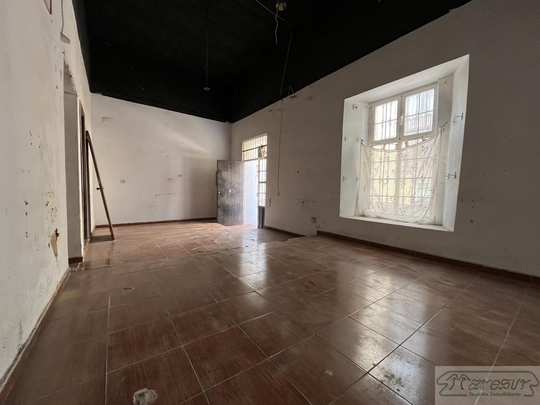 For rent of commercial in San Fernando