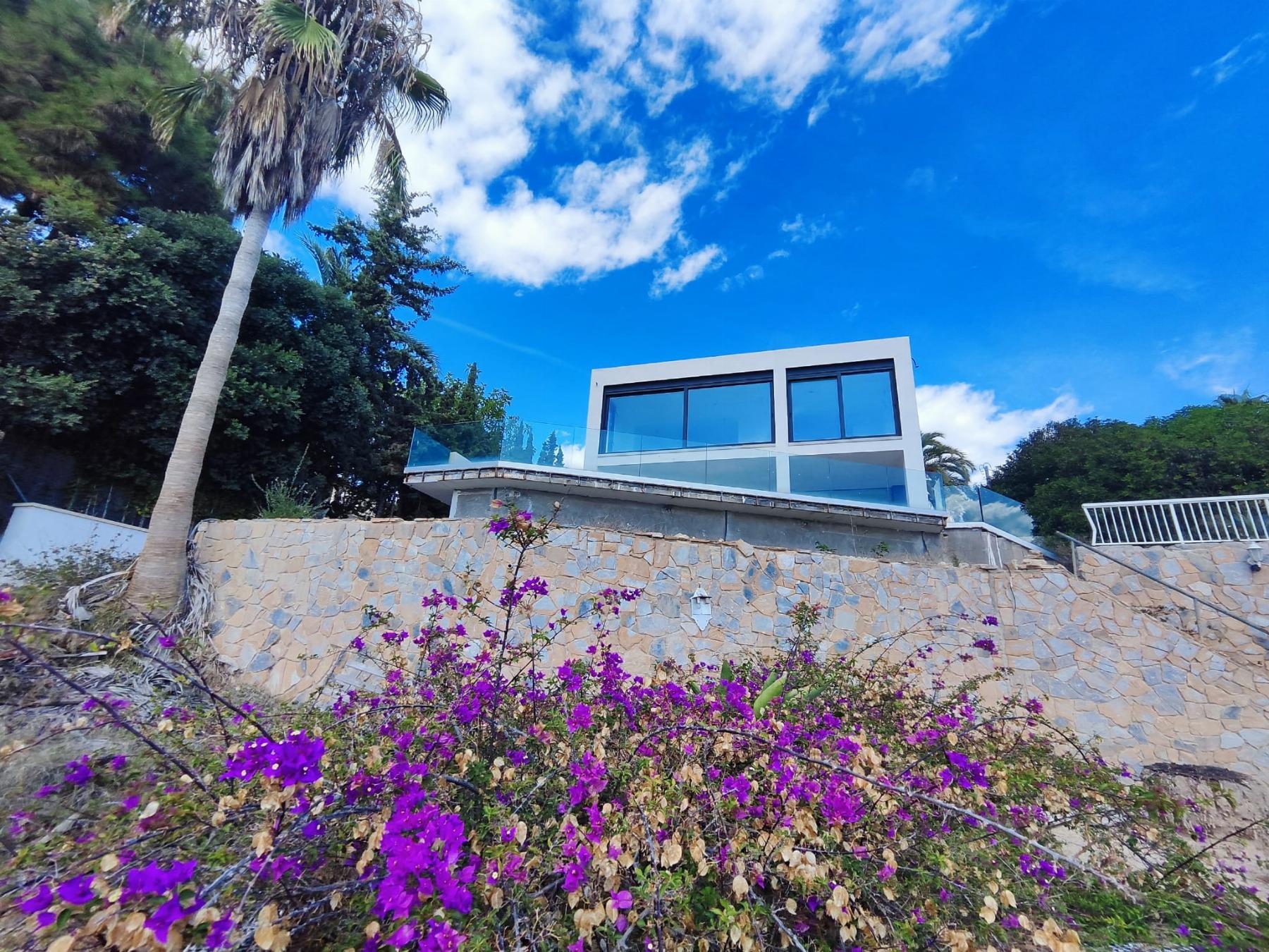 For sale of chalet in El Campello