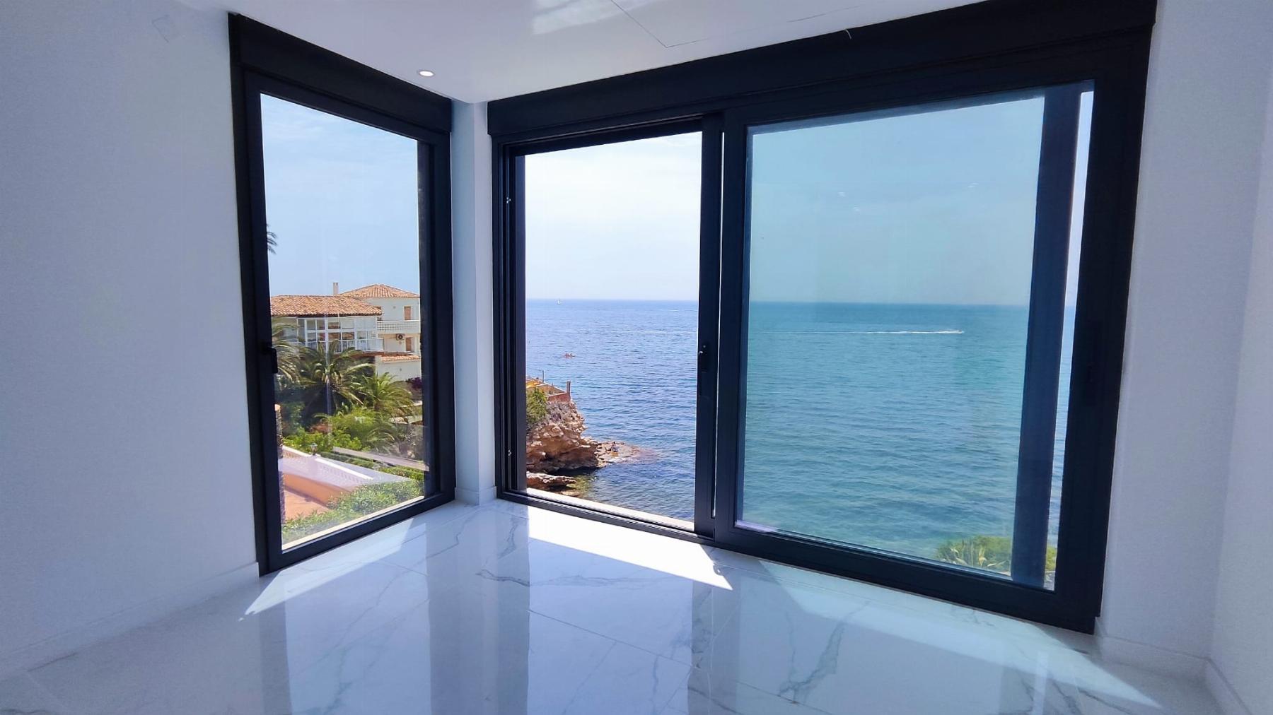 For sale of chalet in El Campello