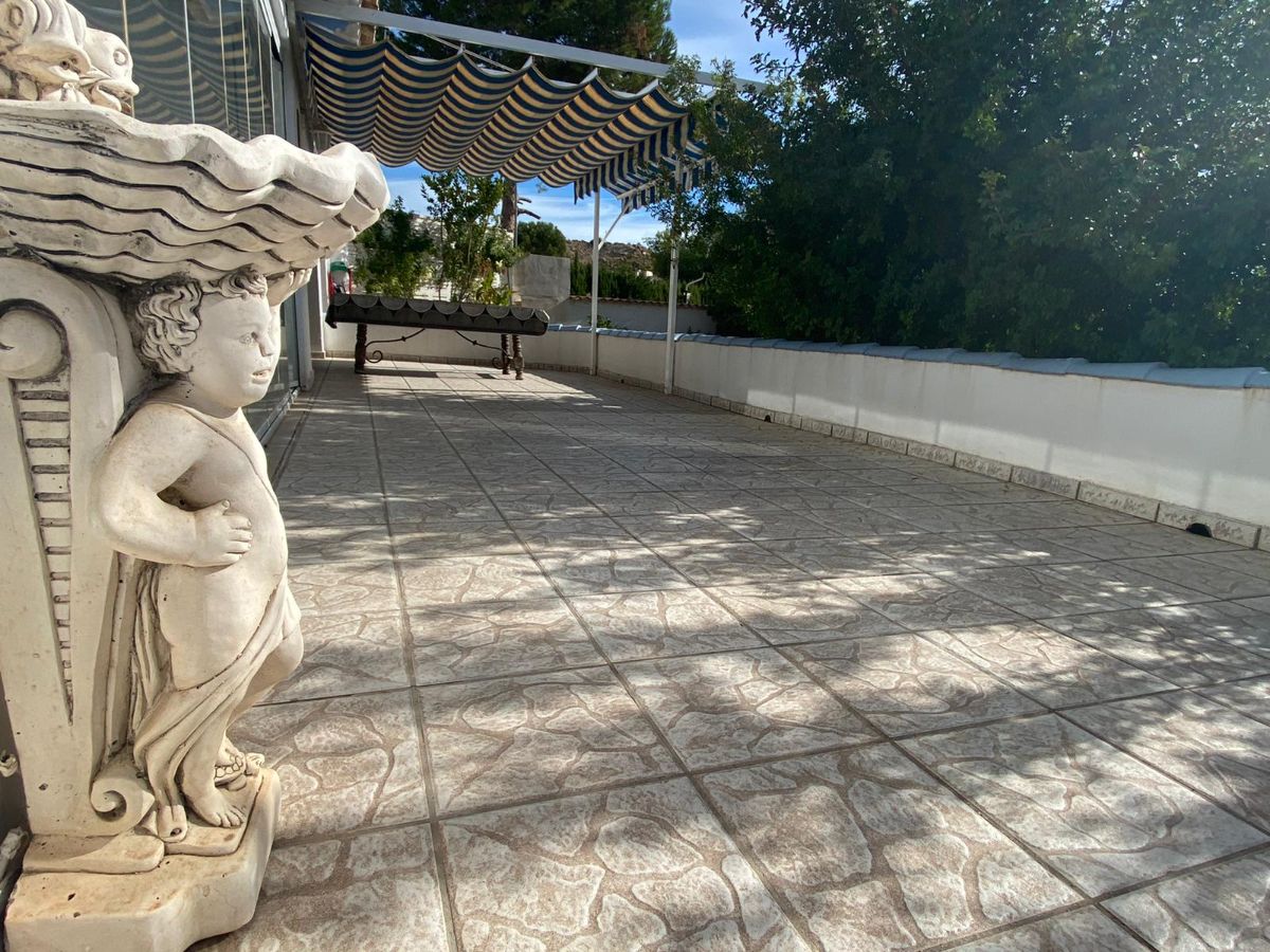 For sale of chalet in El Campello