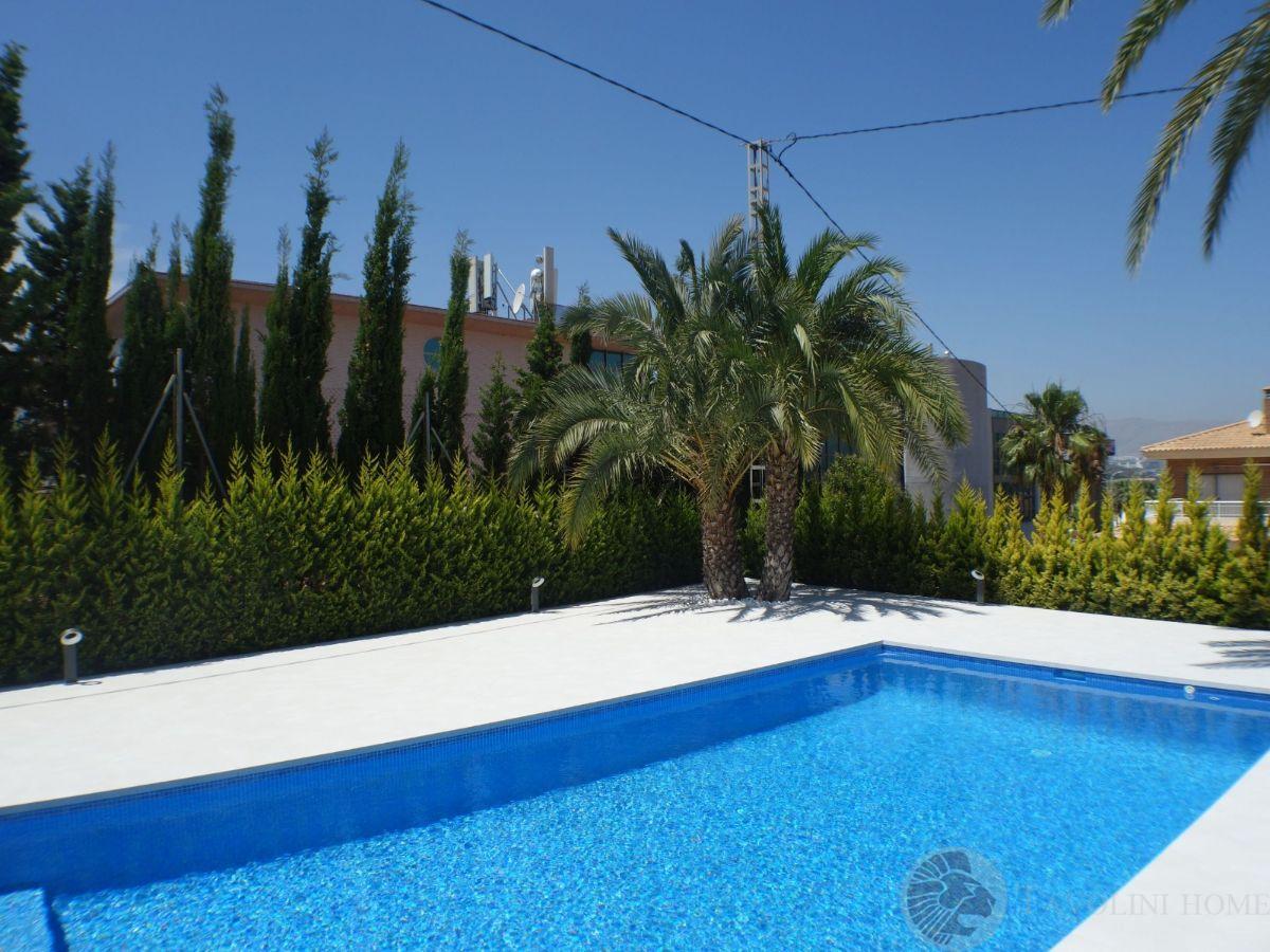 Verkoop van kleine villa in Benidorm