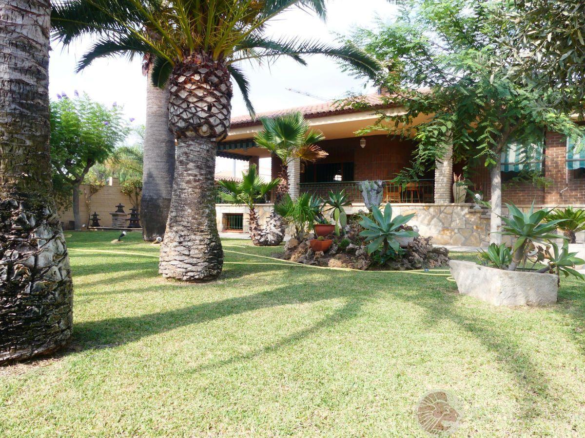 For sale of chalet in El Campello